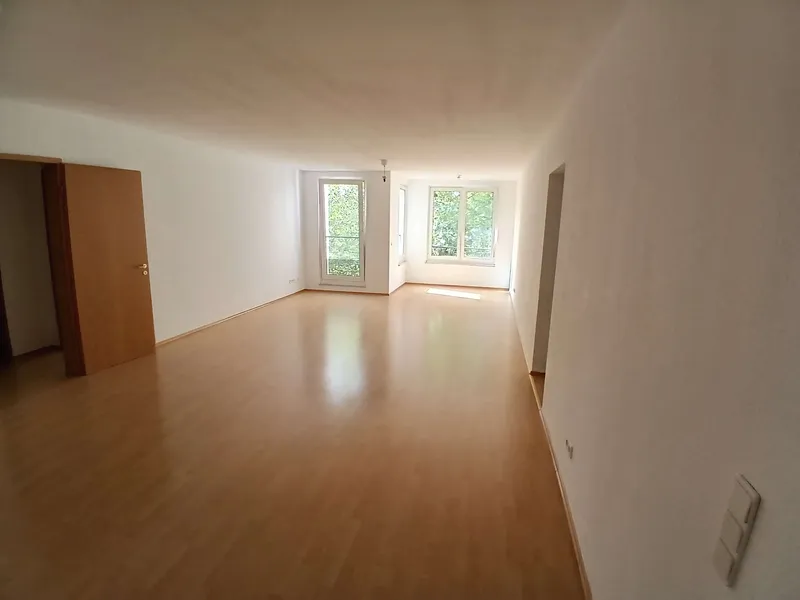Urbanes Wohnen mit Flair – Helle Wohnung mit Balkon im Herzen der Stadt — photo 1